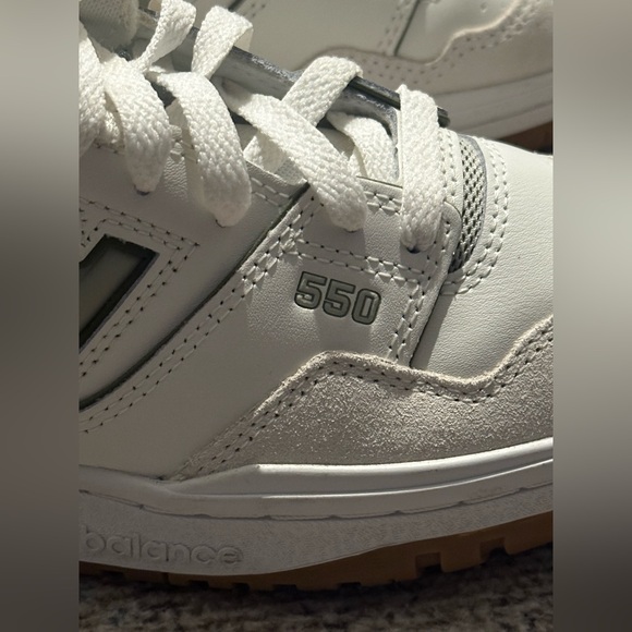 New Balance 550 in White Olive Gum. Mens size 7 - Picture 2 of 10